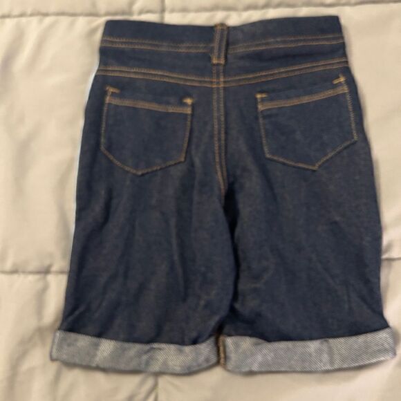 Nwt Girls size 5 striped shorts - Picture 2 of 3